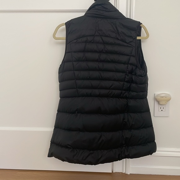 Lululemon women’s puffer vest - Picture 3 of 4